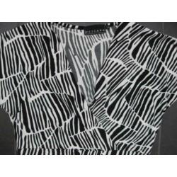 Jurk met zwart-wit print, zebra, korte mouw maat L, mt 40