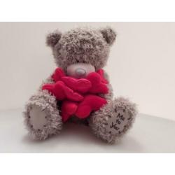 'Me to you beer zittend met heel veel rode hartjes cadeautip