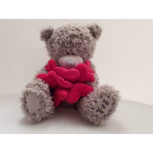 'Me to you beer zittend met heel veel rode hartjes cadeautip