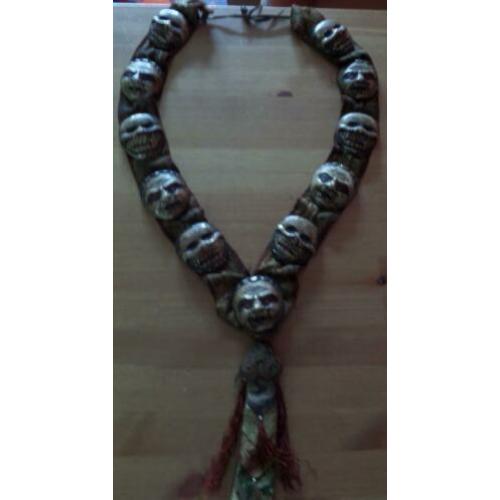 antiek Sjamaan ketting met skull koppen 130 cm.