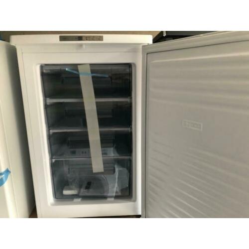 Nieuwe tafelmodel vrieskast 55 cm breed A++ 84 liter display