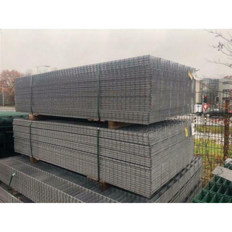 40m Gegalvaniseerd Hekwerk 123cm hoog - 2e keus palen