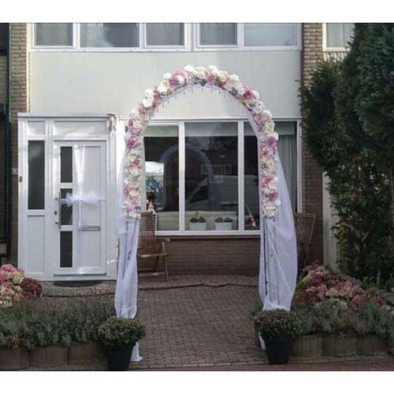 Bloemenboog te huur
