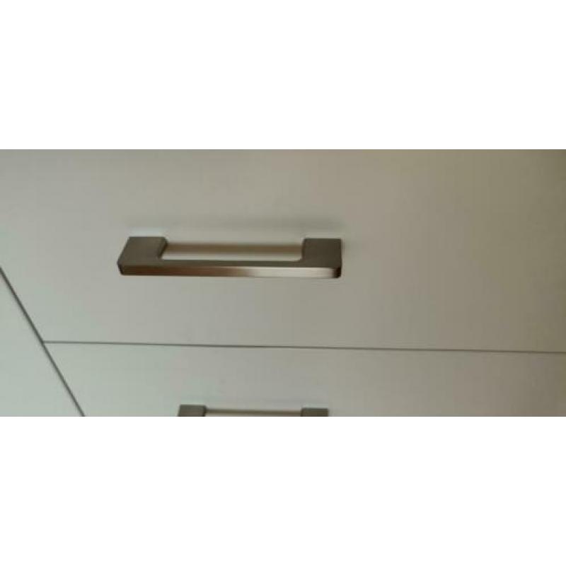 Stevige brede commode