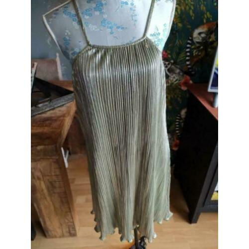 Given super mooi plisse jurkje met open rug mt M 1x gedragen