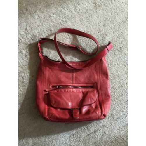 Bear design, rood, enigszins vaal geworden. In goede staat.