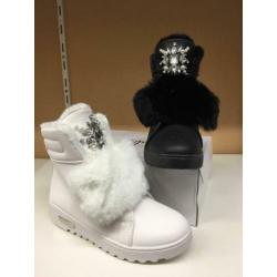 Zwarte gevoerde boots sierstenen en bontflap maat 38-39-40