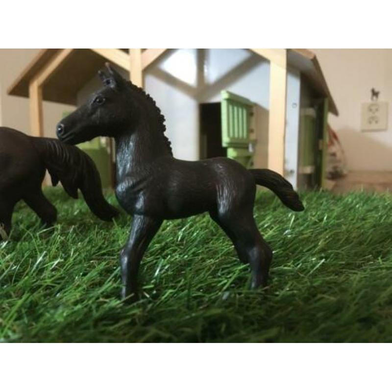 Schleich Paard Friesche merrie met veulen