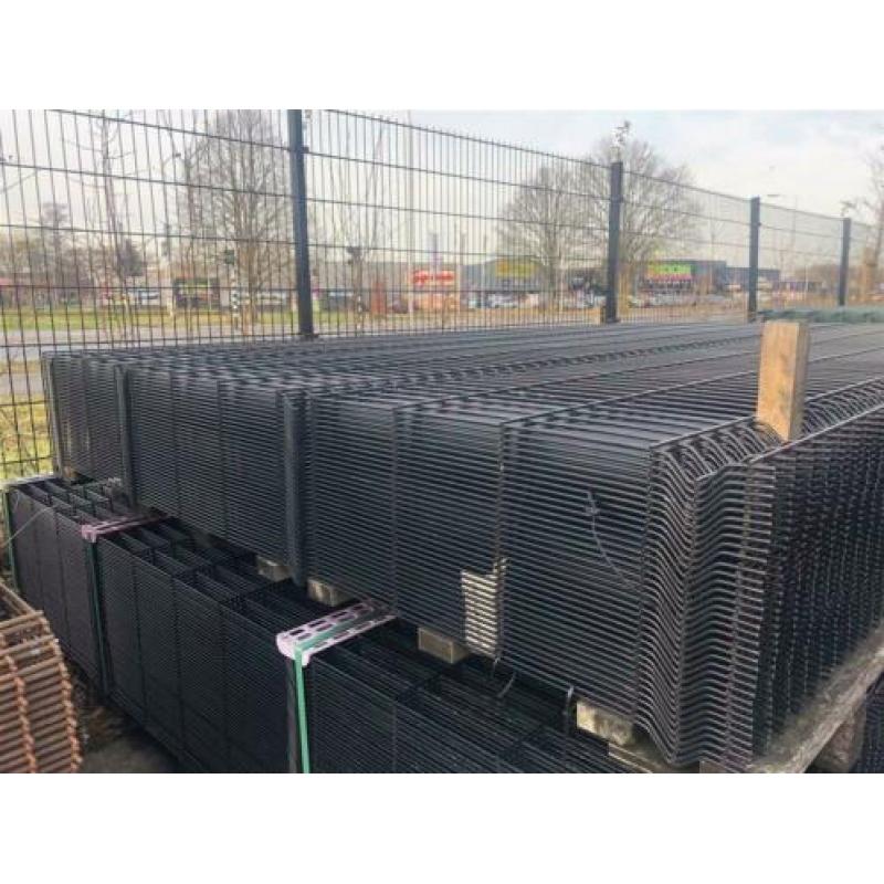 Compleet pakket: 105m1 Enkelstaafsmat 5x5mm Zwart RAL 9005