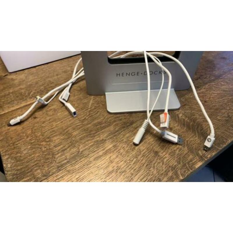 Henge dock voor Macbook Pro retina 15 inch + oplader