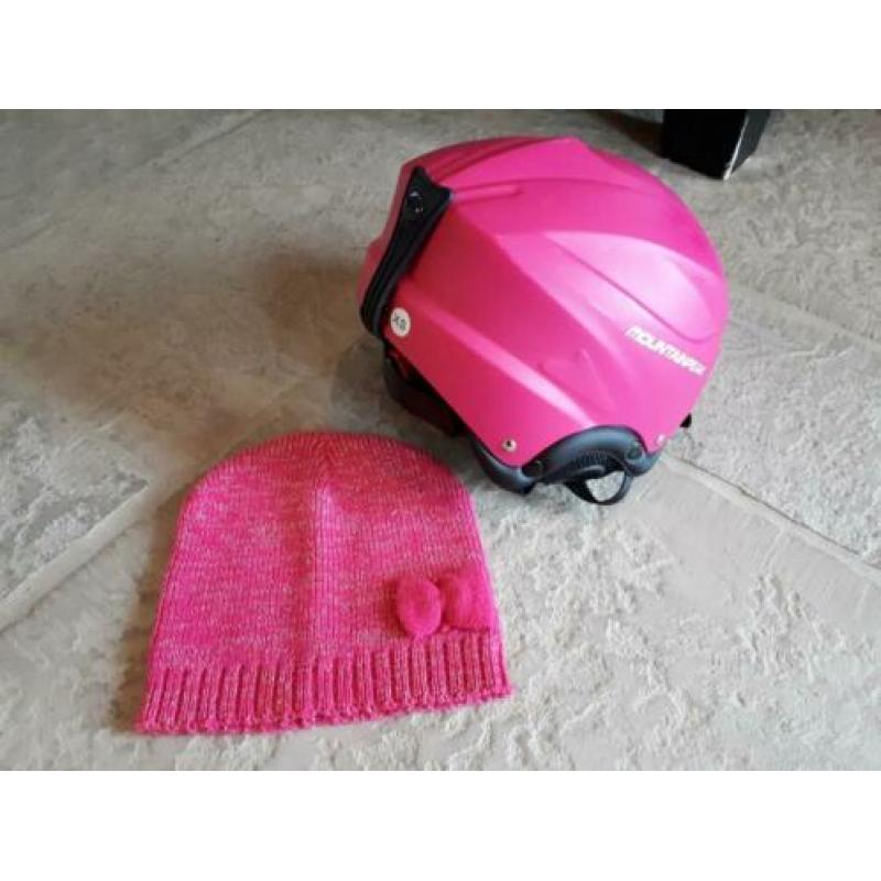 Ski broek, helm en muts draagmaat 140 146