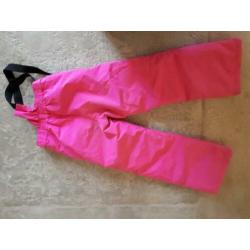 Ski broek, helm en muts draagmaat 140 146