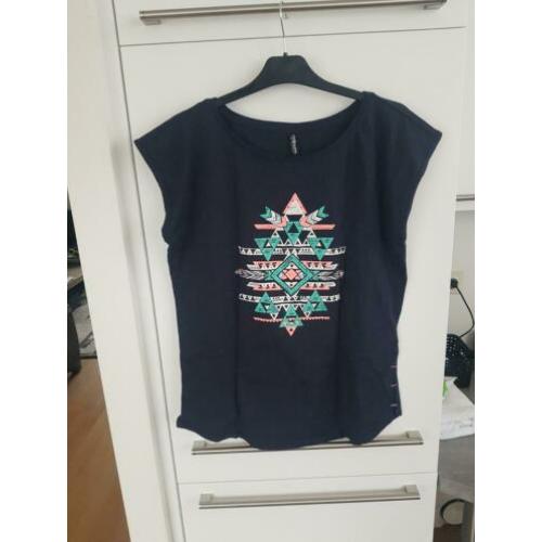 Donkerblauw t-shirt met print maat L NIEUW