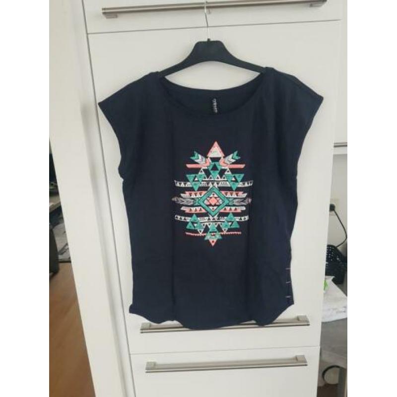 Donkerblauw t-shirt met print maat L NIEUW