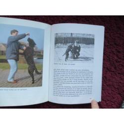 Van pup tot volwassen hond boek