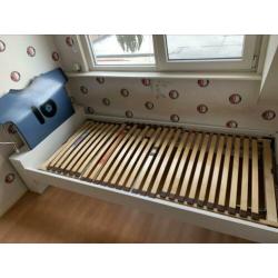 Bed 90x200 + nachtkastje
