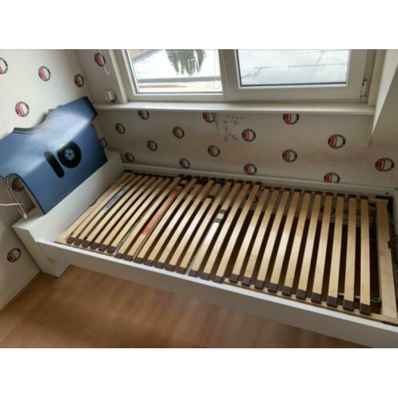 Bed 90x200 + nachtkastje