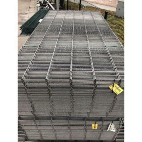 40m Gegalvaniseerd Hekwerk 123cm hoog - 2e keus palen