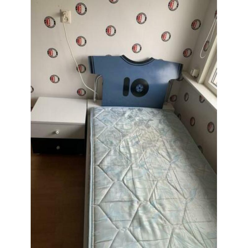 Bed 90x200 + nachtkastje