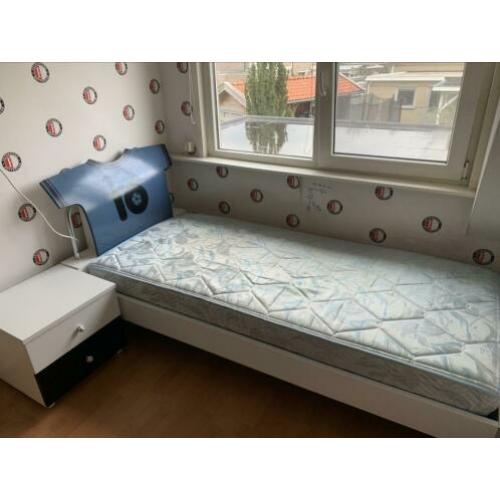 Bed 90x200 + nachtkastje