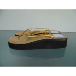 GRATIS VERZENDEN | PLATEAU bruine teenslippers 38