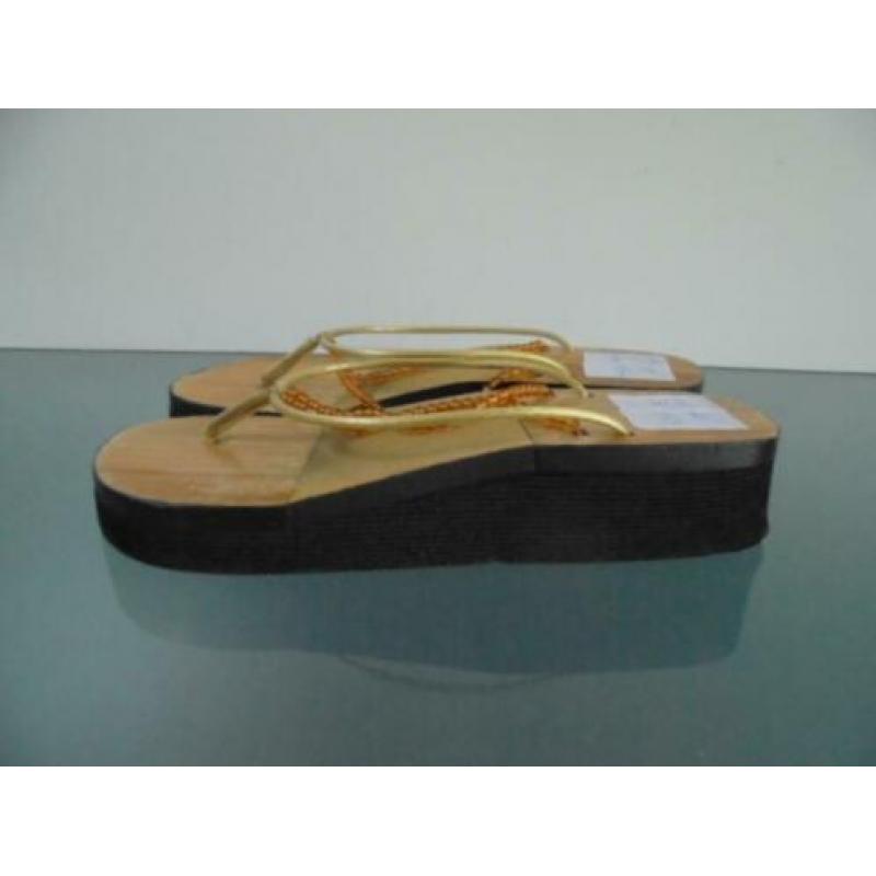 GRATIS VERZENDEN | PLATEAU bruine teenslippers 38