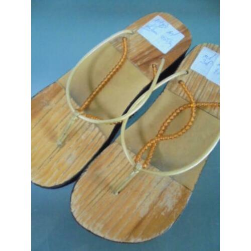 GRATIS VERZENDEN | PLATEAU bruine teenslippers 38