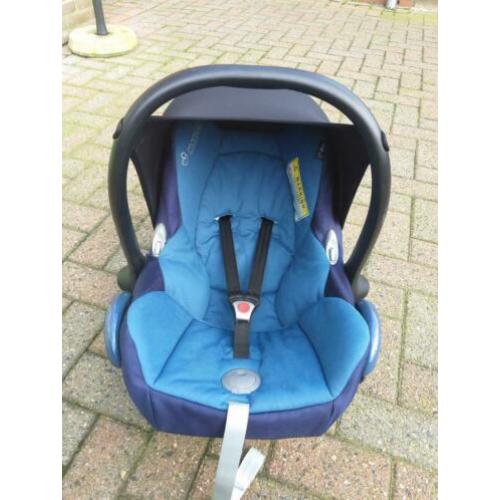 Zeer nette maxi cosy met zonnescherm.