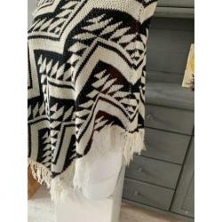 Mooi poncho sjaal van Lofty Manner