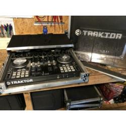 Native Instruments Traktor Kontrol S4 MK2 in flightcase