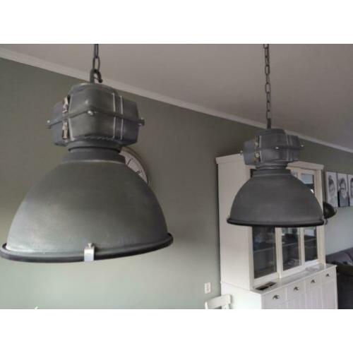 2 mooie antraciet grijze industriële hanglampen