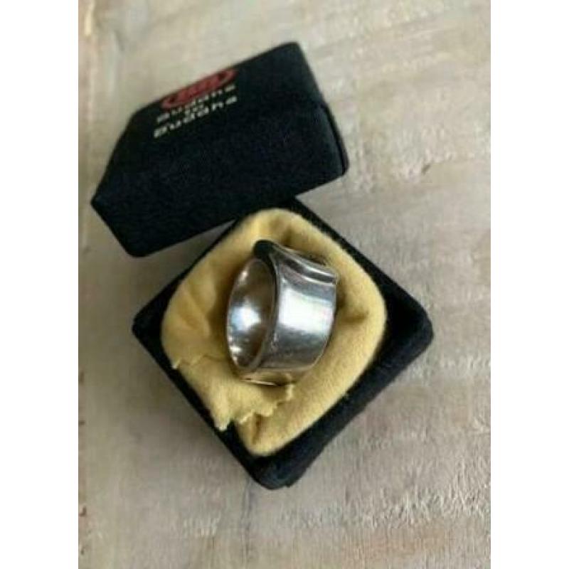 Buddha to Buddha ring zilver