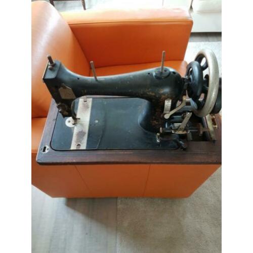 Antieke handnaaimachine