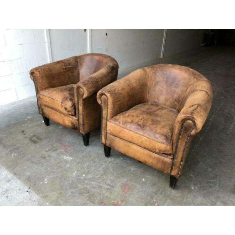Set zeer doorleefde schapenleren clubfauteuils vintage