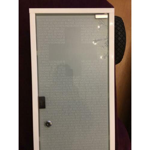 Metalen ophang kastje met sluetel