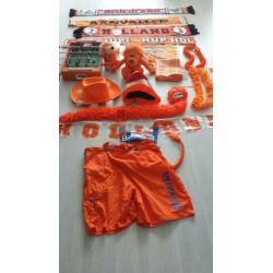 Diverse oranje leeuwen en leeuwinnen artikelen € 40,00