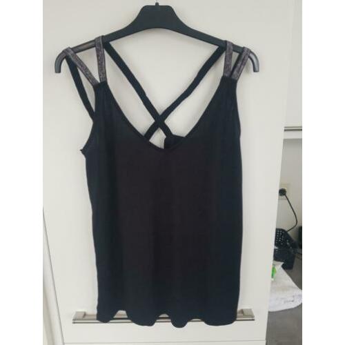 Zwarte top met zilverkleurige bandjes maat 42 NIEUW