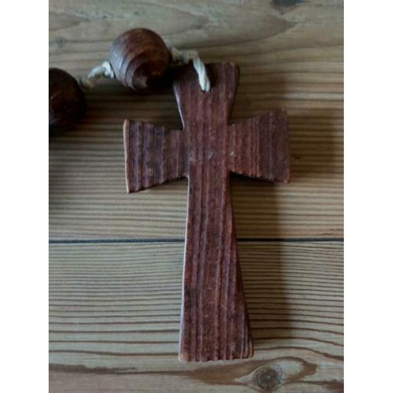 Woonketting hout met hartje & kruis