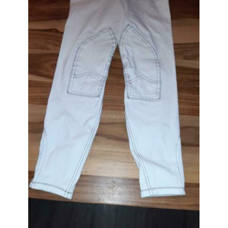 Wedstrijdset; jasje, shirt, broek, haarnetje, plastron,