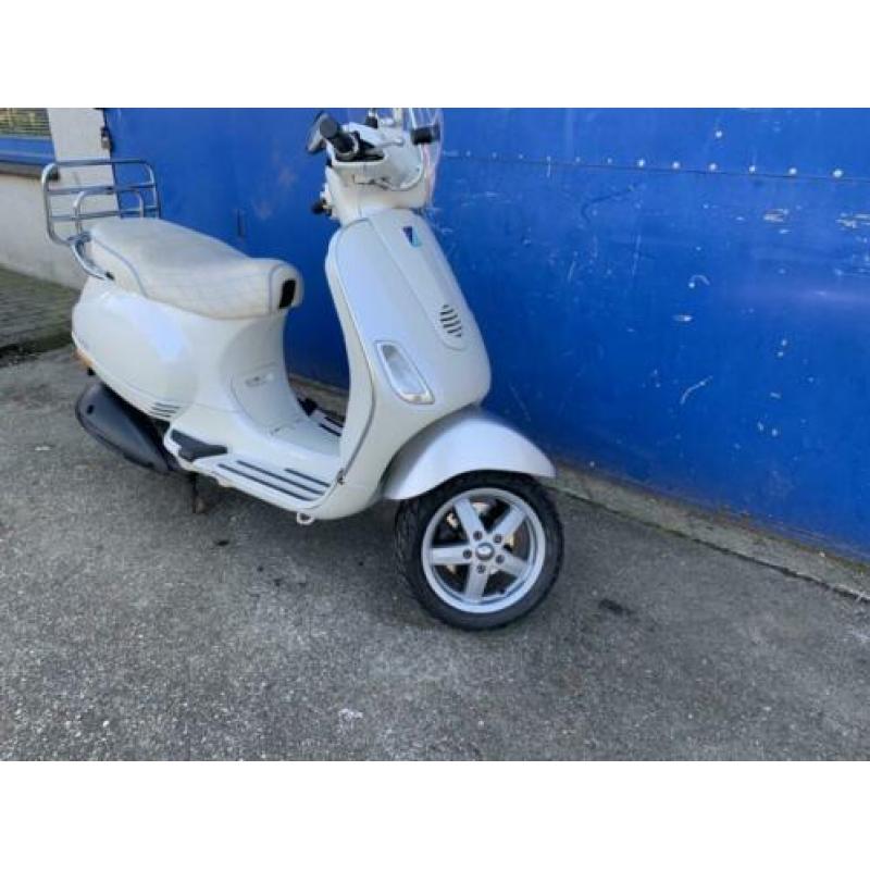 Vespa LX50 4T Snor / Blauw Kenteken