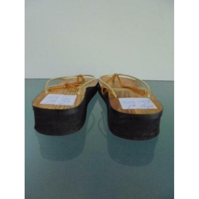 GRATIS VERZENDEN | PLATEAU bruine teenslippers 38