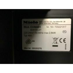 Pantry met Miele CVA64 koffiemachine en koelkast