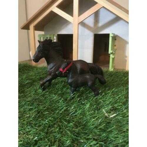 Schleich Paard Friesche merrie met veulen