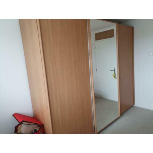 Kledingkast, 3 deurs waarvan 1 met grote spiegel