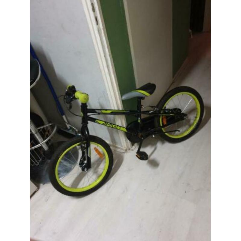 Amigo 18 inch race fiets. Zwart met neon groen/geel