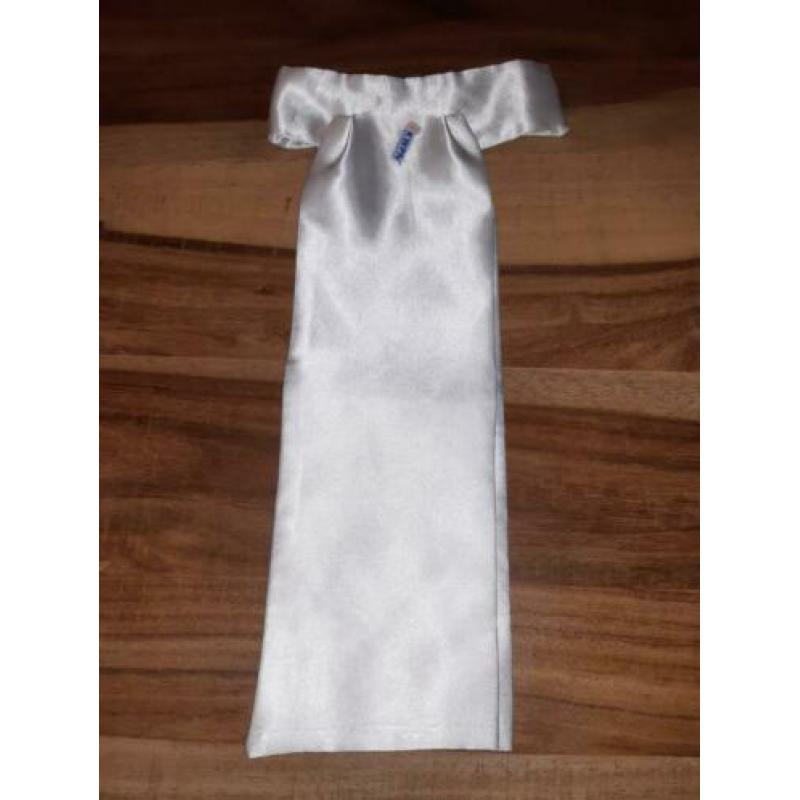 Wedstrijdset; jasje, shirt, broek, haarnetje, plastron,