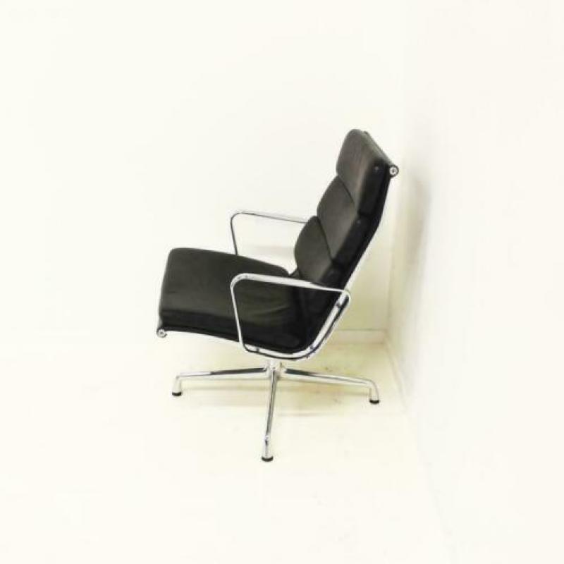 Vitra EA 216 Design Fauteuils, Leren Fauteuils, Nieuwstaat