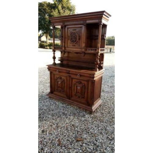 621, antieke notenhouten Henri Deux Kapelkast te koop