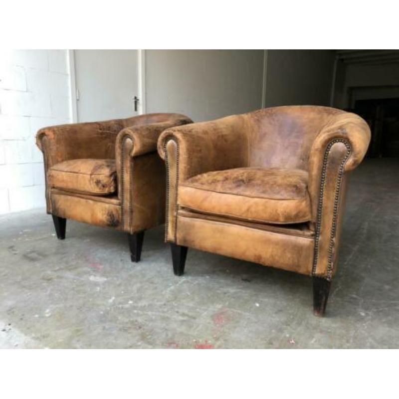 Set zeer doorleefde schapenleren clubfauteuils vintage