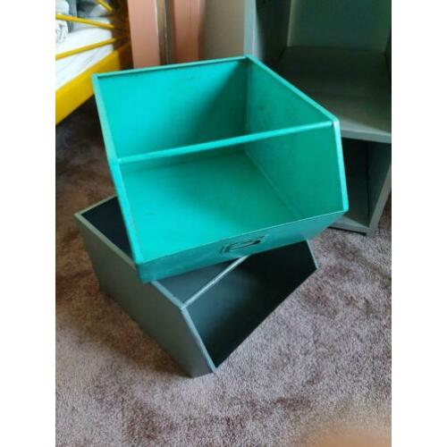 2 metalen opbergbakken kidsdepot